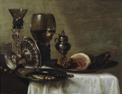 Le déjeuner au jambon by Willem Claesz Heda