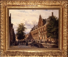 Gezicht langs Turfmarkt te Leeuwarden met rechts Kanselarij gebouw by Cornelis Springer