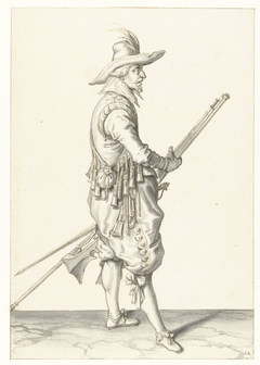 Soldaat die zijn musket met beide handen bij zijn linkerdijbeen vasthoudt by Jacob de Gheyn II